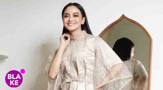 Ririn Ekawati Pakai Kebaya Pink-Merah, Netizen: Elegan