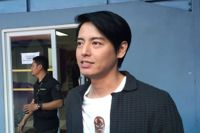 Terkena skandal aktor membintangi aktris Aktor D Tersandung Skandal, Netizen Bereaksi