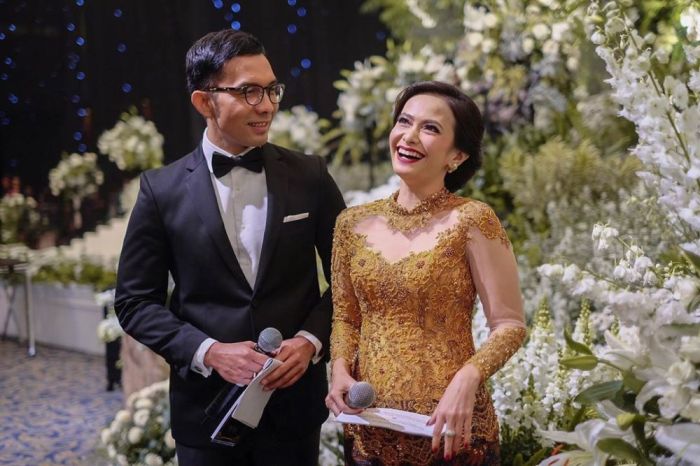 Esti Wijayanti Kritik TV Parlemen yang Tak Pernah Tampilkan Anggota ... Talkshow Artis A yang Tampilkan Cerita Emosional